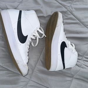 size 6.5 youth 8 women’s nike blazers